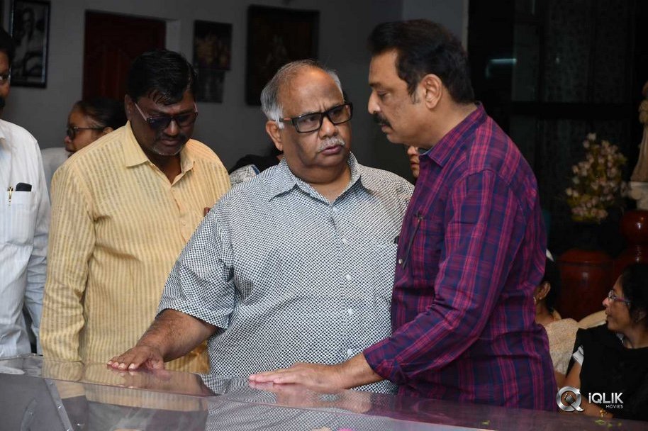 Celebrities-Pay-Homage-to-Vijaya-Nirmala-Garu